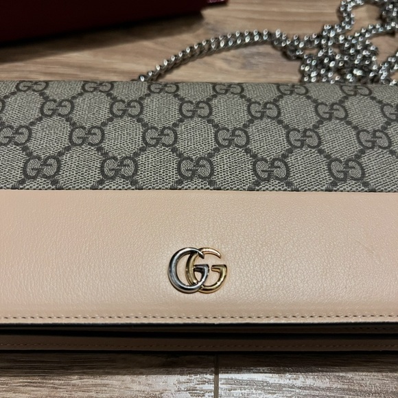 Gucci Wallet on Chain - Picture 2 of 4